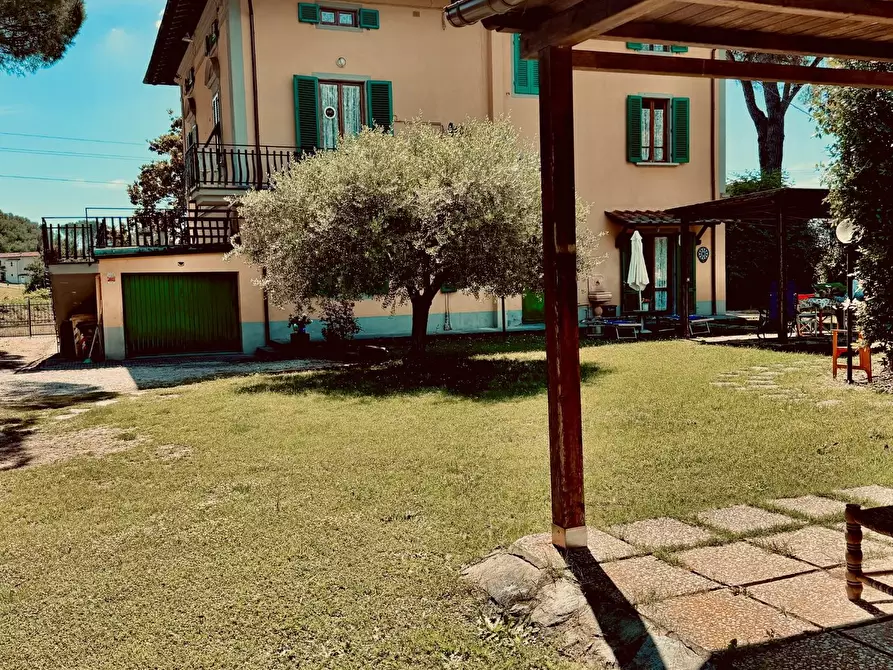 Immagine 10 di Villa in vendita  a Fucecchio