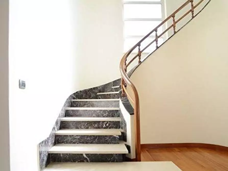 Immagine 45 di Villa in vendita  a Viareggio