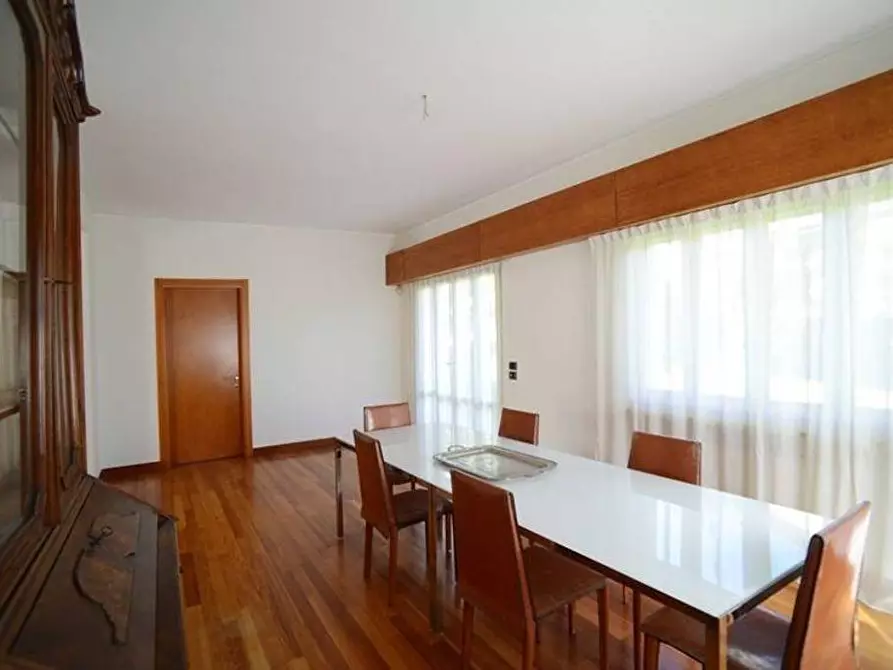 Immagine 22 di Villa in vendita  a Viareggio