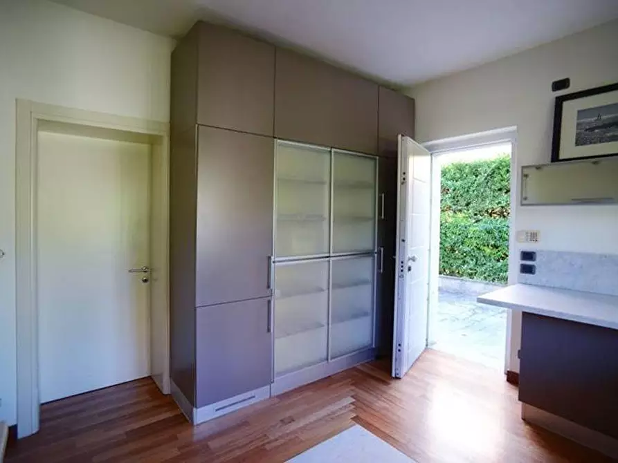 Immagine 43 di Villa in vendita  a Viareggio