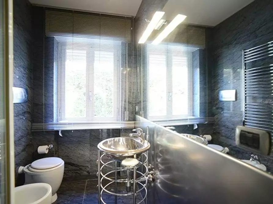 Immagine 32 di Villa in vendita  a Viareggio