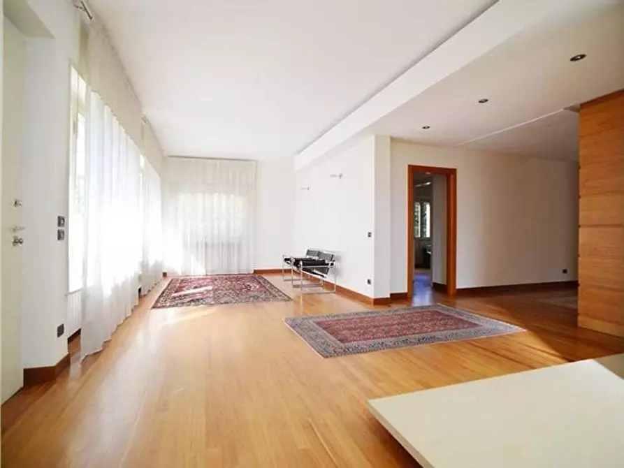 Immagine 12 di Villa in vendita  a Viareggio