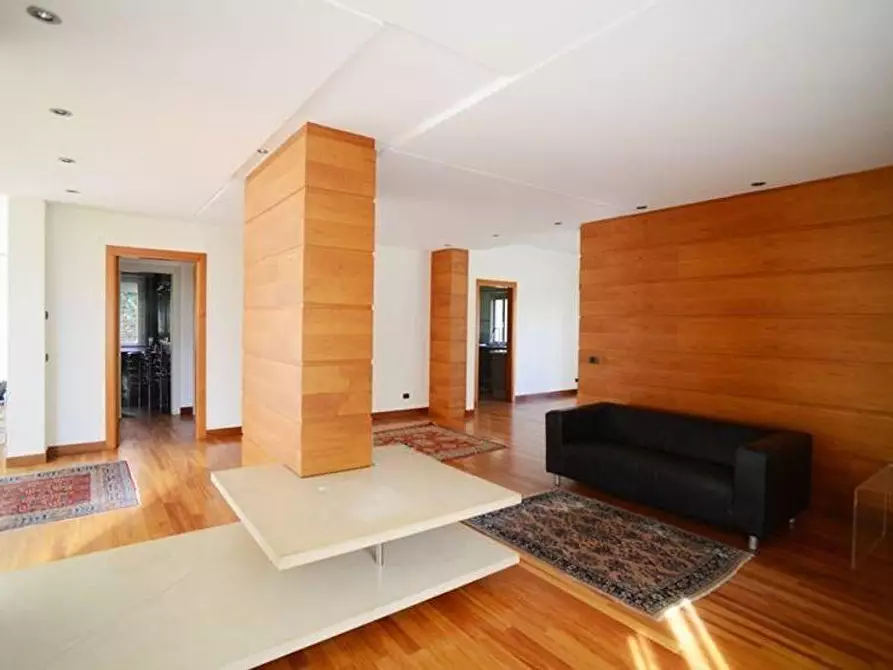 Immagine 28 di Villa in vendita  a Viareggio