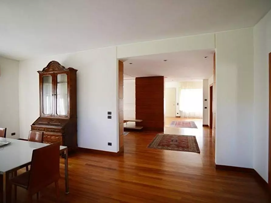 Immagine 20 di Villa in vendita  a Viareggio