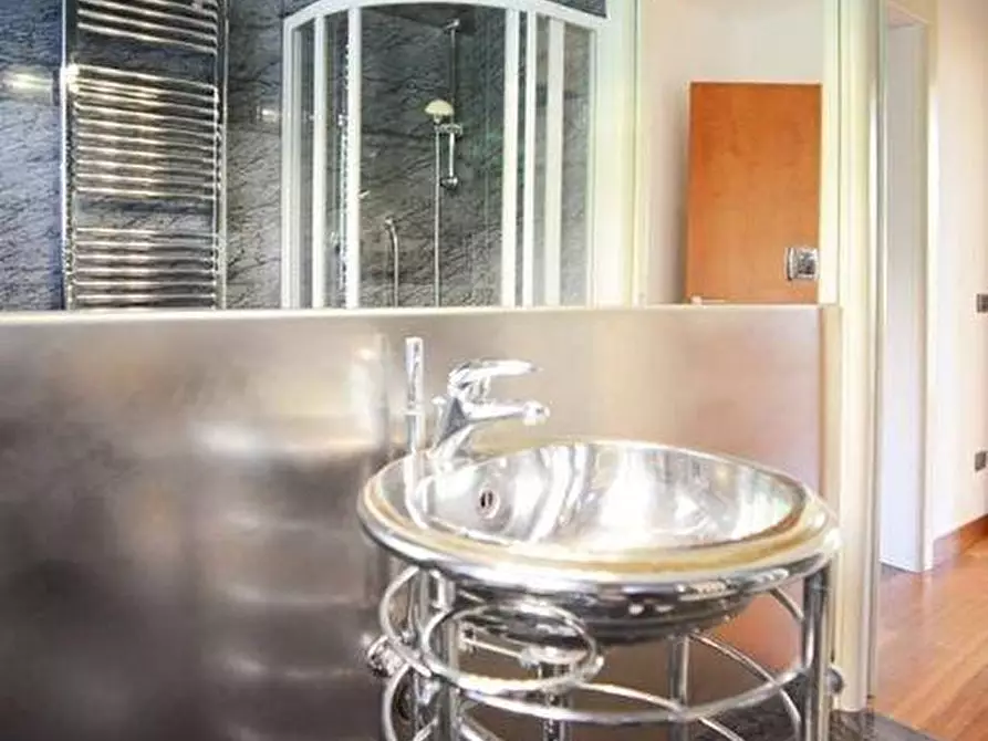 Immagine 33 di Villa in vendita  a Viareggio