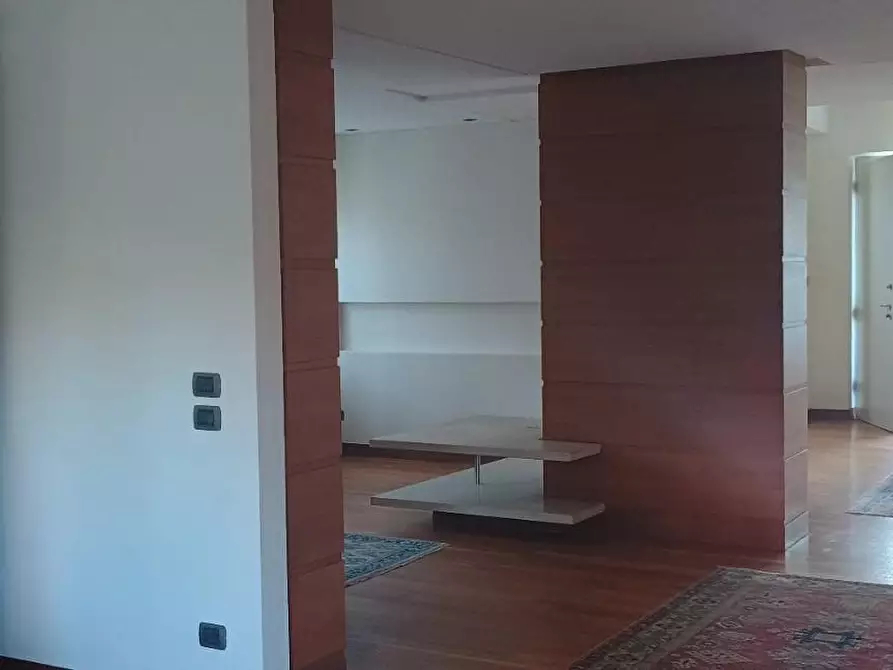 Immagine 19 di Villa in vendita  a Viareggio