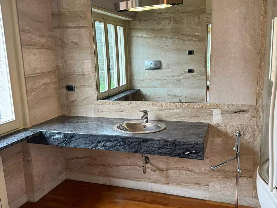 Immagine 52 di Villa in vendita  a Viareggio