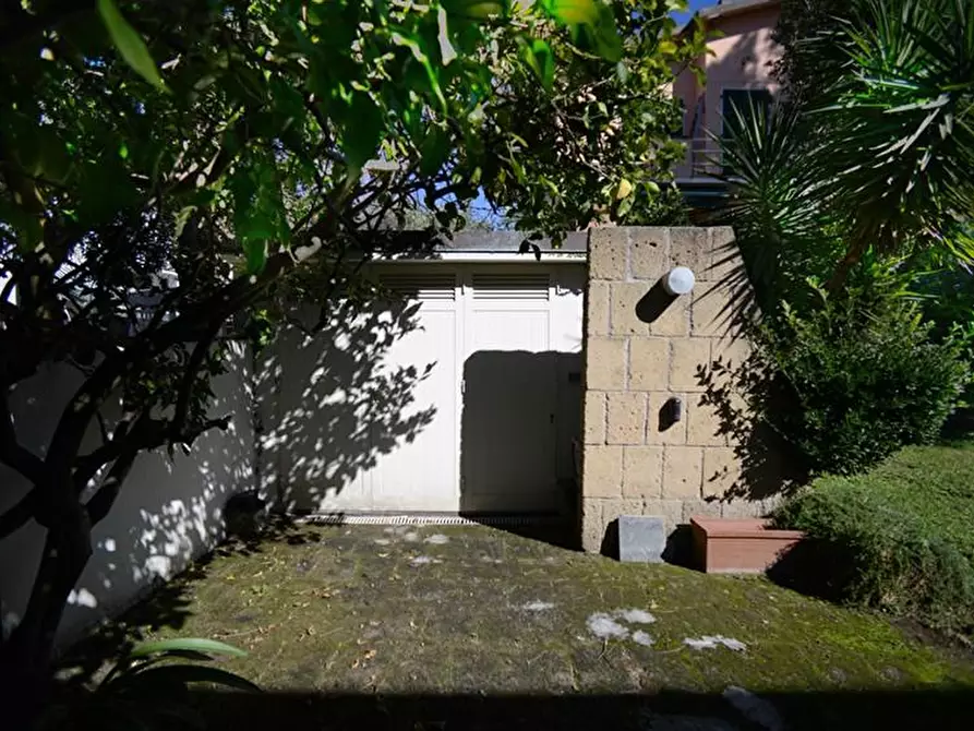 Immagine 60 di Villa in vendita  a Viareggio