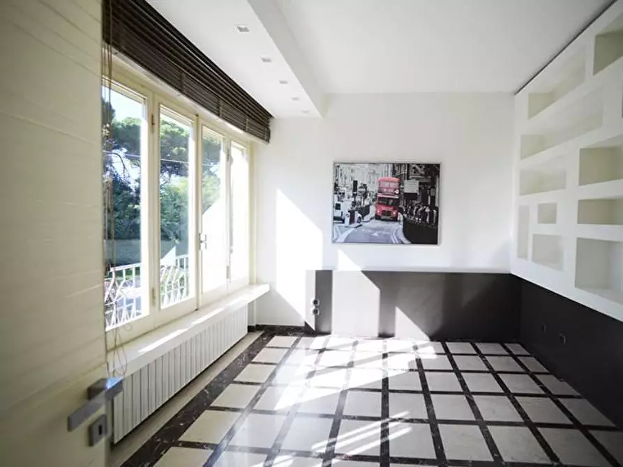 Immagine 49 di Villa in vendita  a Viareggio