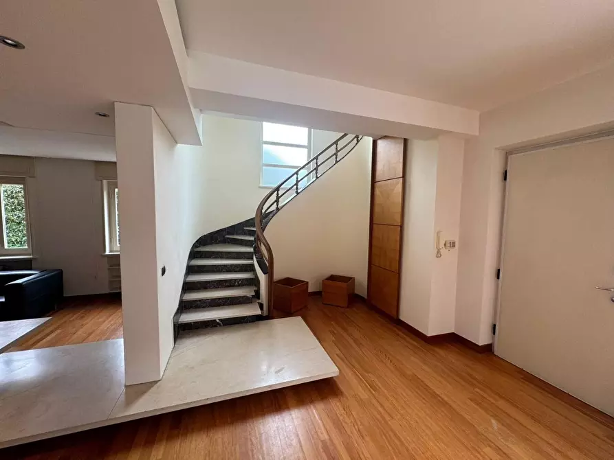 Immagine 15 di Villa in vendita  a Viareggio