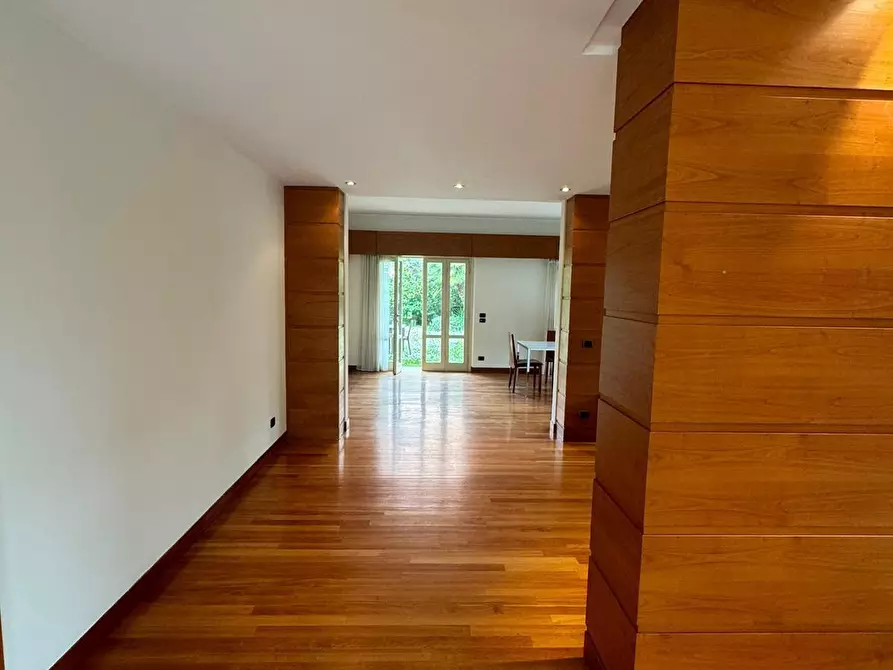 Immagine 16 di Villa in vendita  a Viareggio