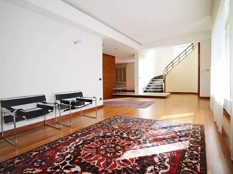 Immagine 13 di Villa in vendita  a Viareggio