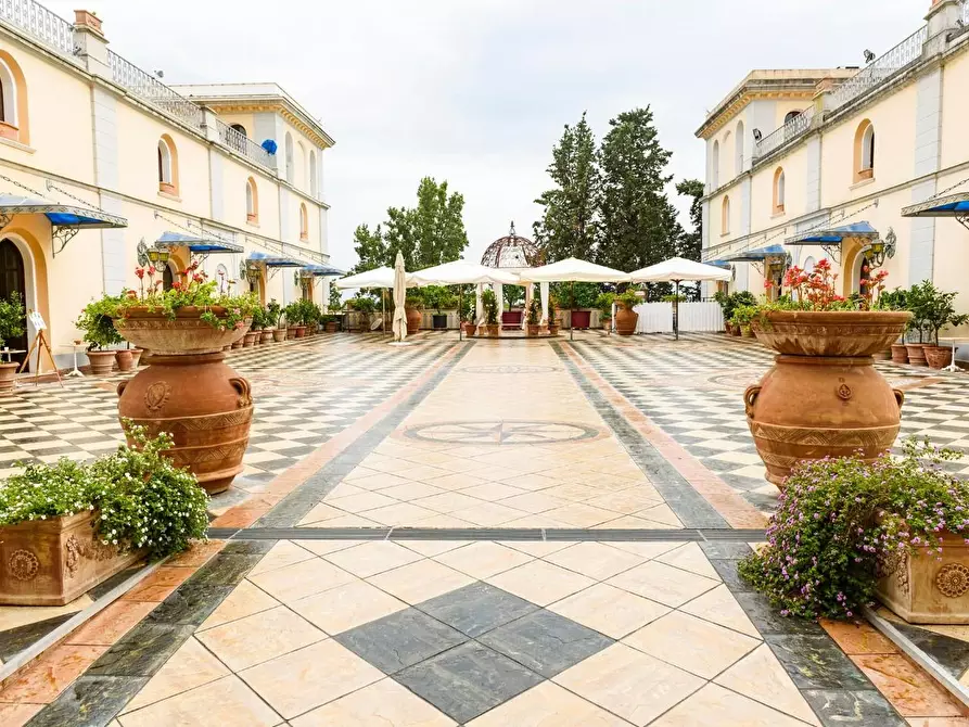 Immagine 2 di Palazzo in vendita  a Pisa