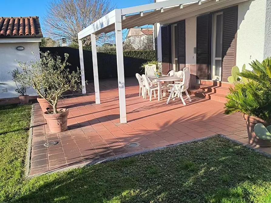 Immagine 9 di Villa in vendita  a Pisa