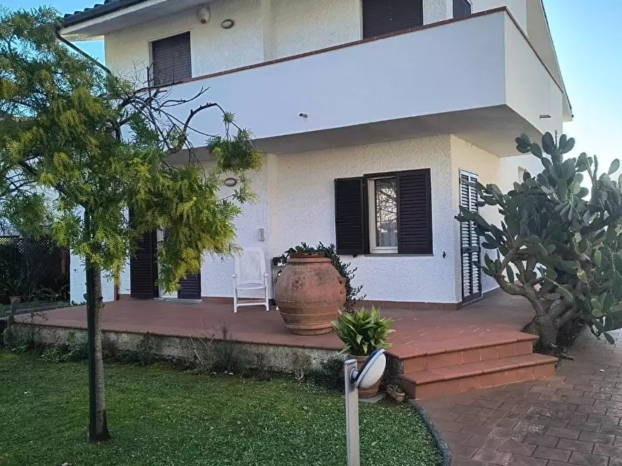 Immagine 1 di Villa in vendita  a Pisa