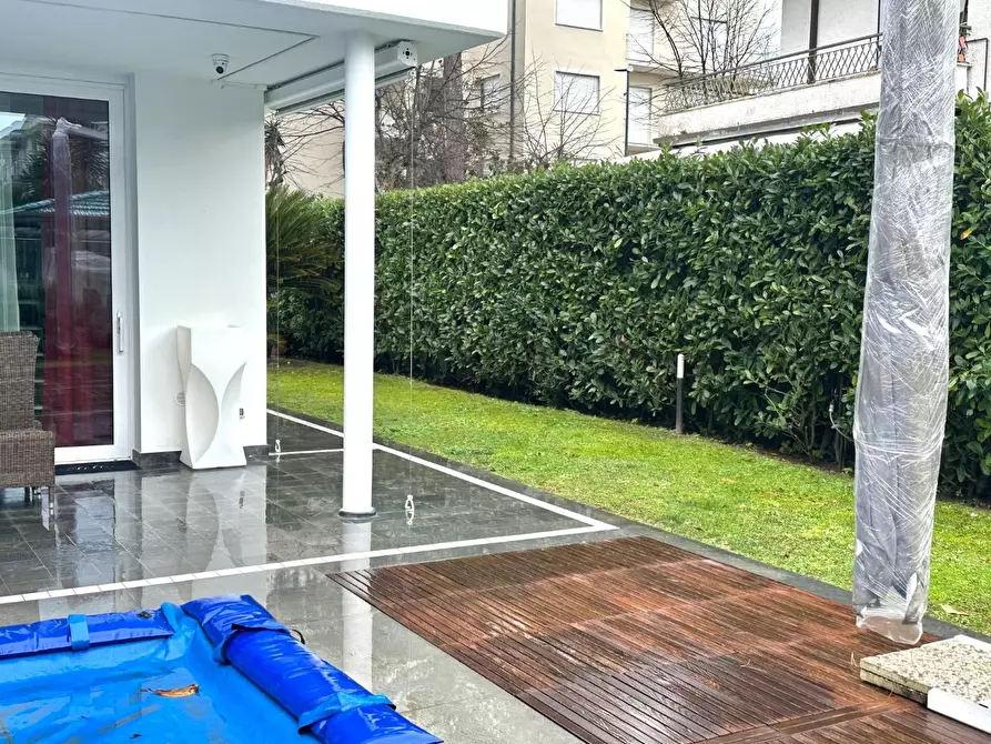 Immagine 24 di Villa in vendita  a Camaiore