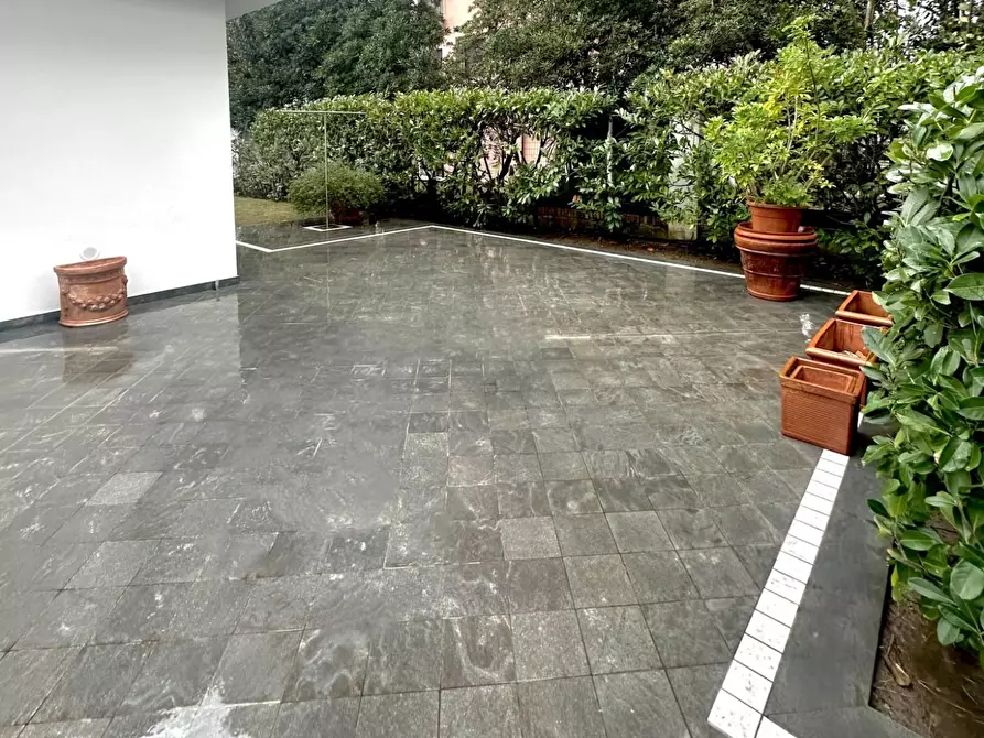 Immagine 12 di Villa in vendita  a Camaiore