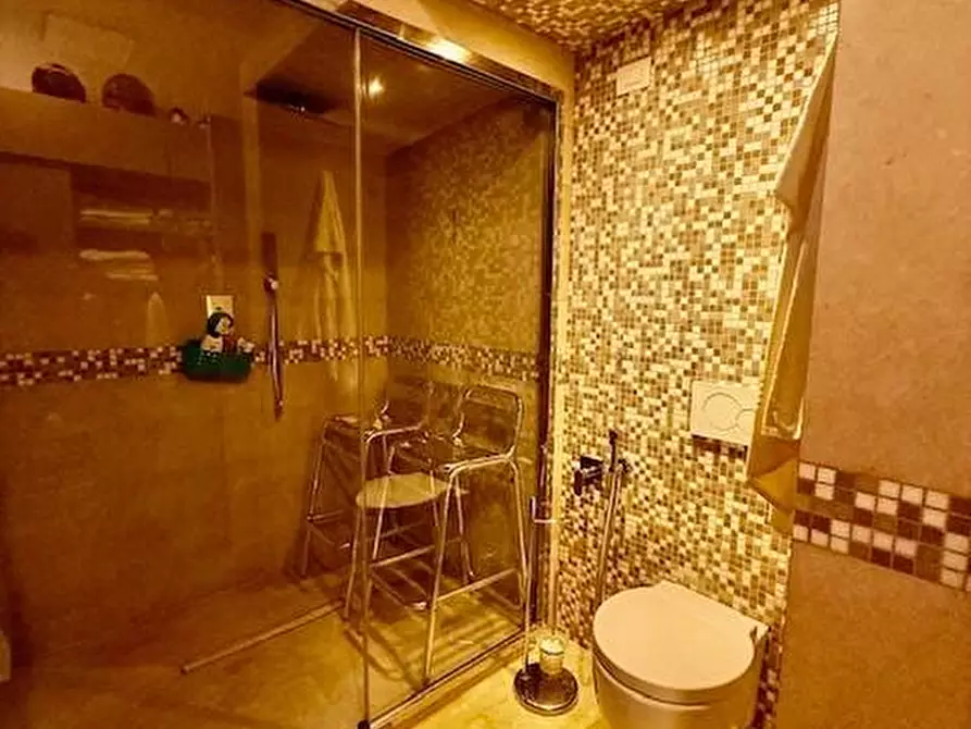 Immagine 14 di Villa in vendita  a Camaiore