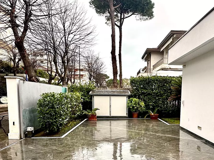 Immagine 19 di Villa in vendita  a Camaiore