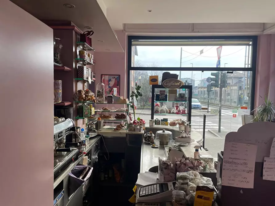 Immagine 17 di Locale commerciale in vendita  a Torino