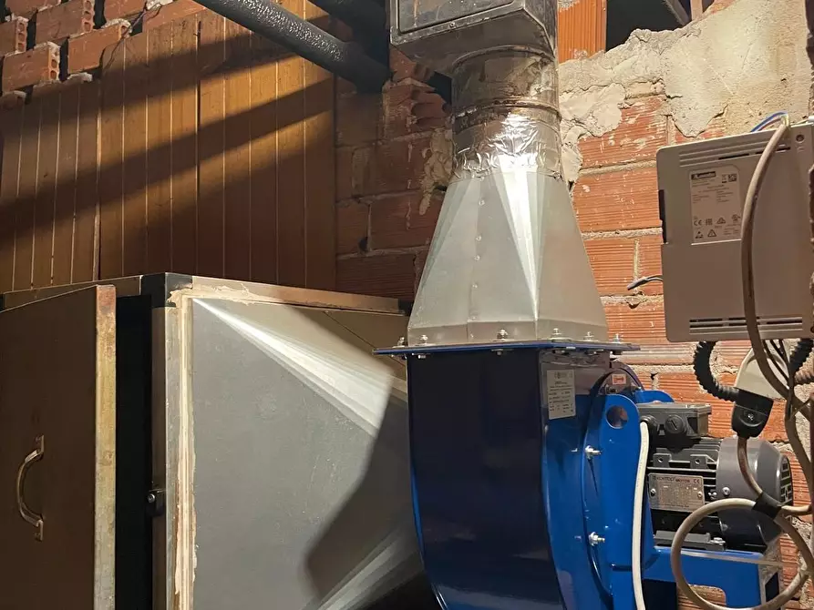 Immagine 8 di Locale commerciale in vendita  a Torino