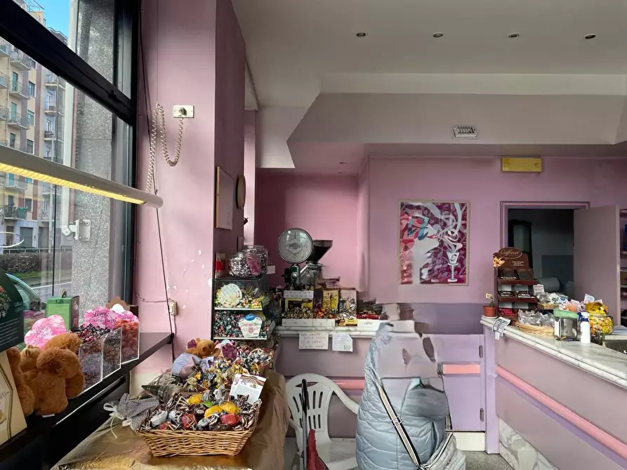 Immagine 18 di Locale commerciale in vendita  a Torino