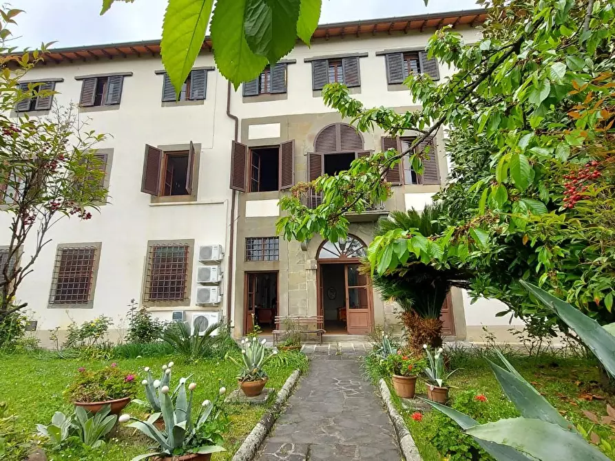 Immagine 5 di Villa in vendita  a Capannori