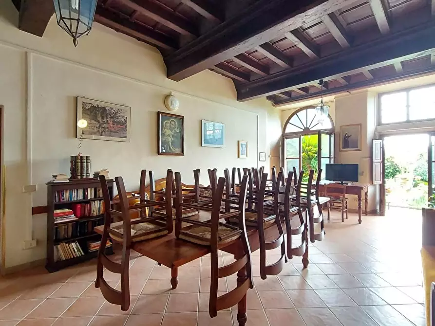 Immagine 12 di Villa in vendita  a Capannori