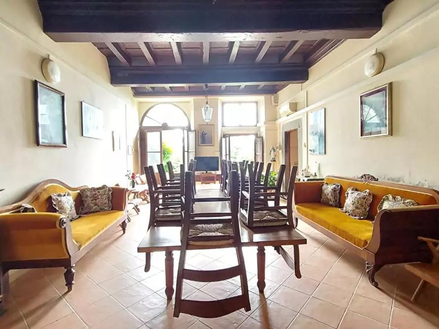 Immagine 11 di Villa in vendita  a Capannori