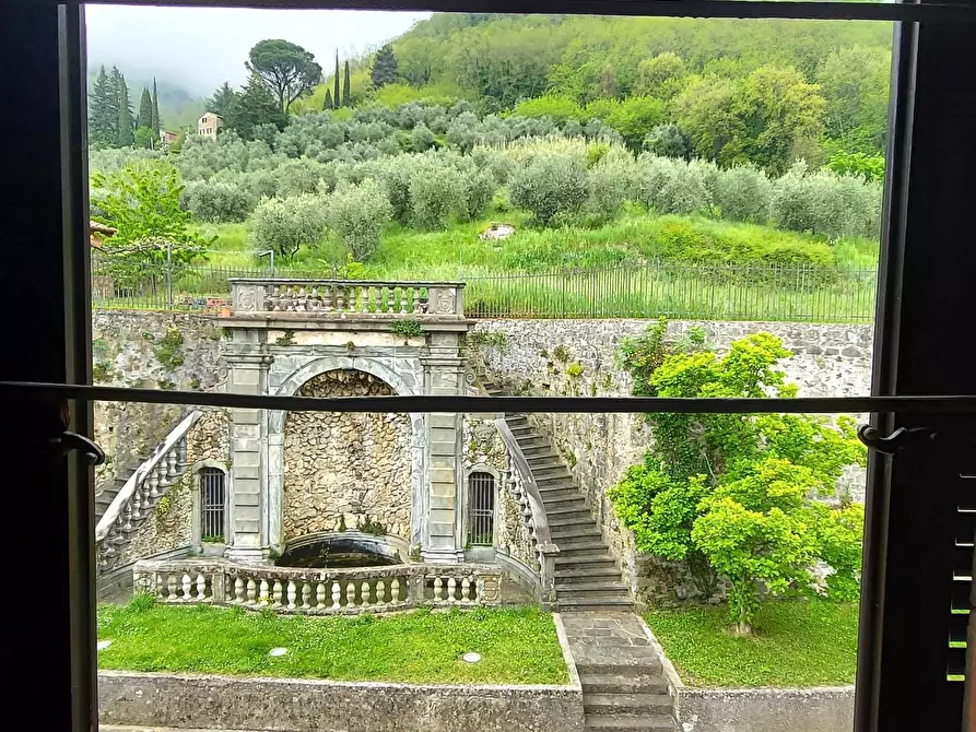 Immagine 28 di Villa in vendita  a Capannori