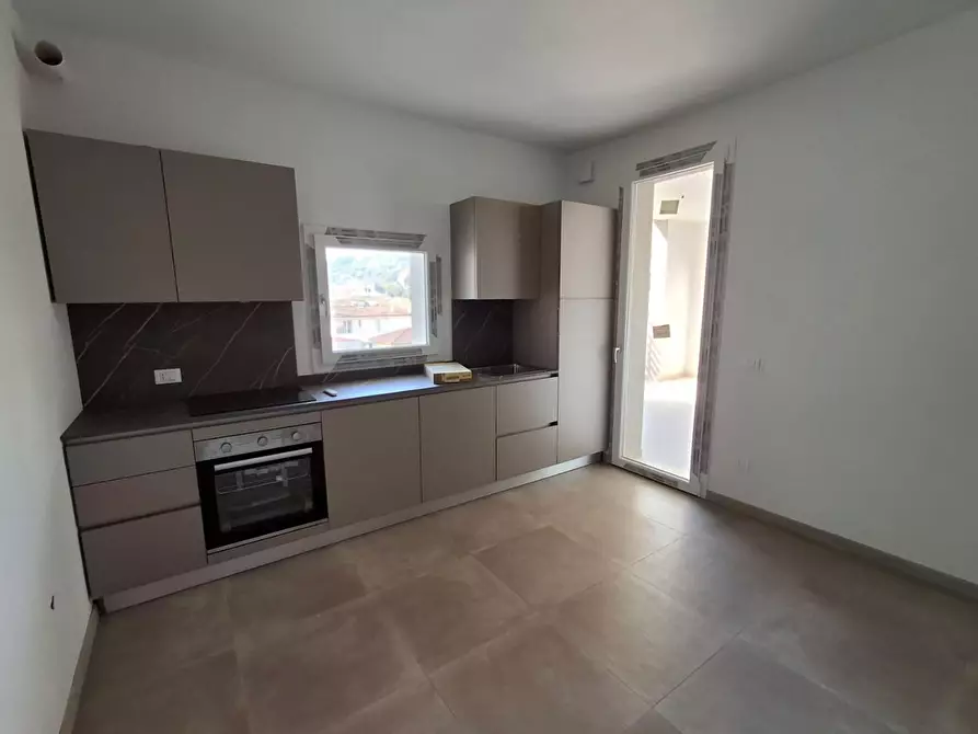 Immagine 2 di Appartamento in affitto  a Capraia E Limite