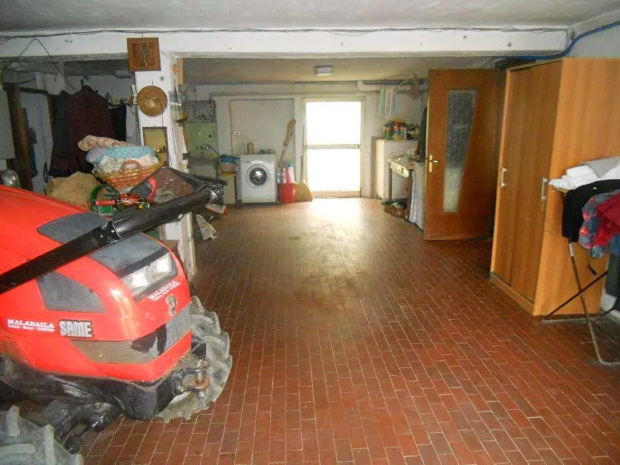 Immagine 15 di Villa in vendita  a Castelnuovo Magra