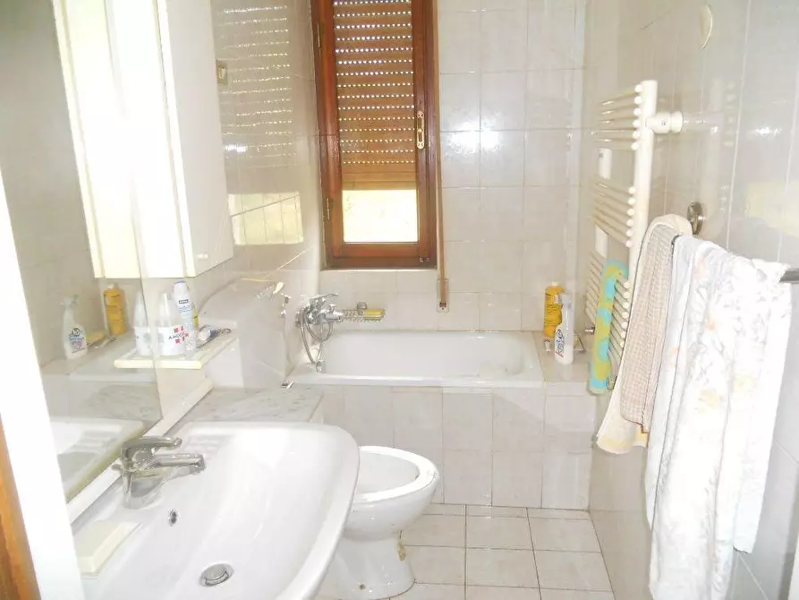 Immagine 11 di Villa in vendita  a Castelnuovo Magra