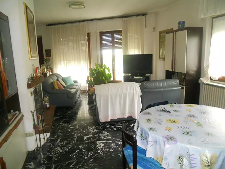 Immagine 2 di Villa in vendita  a Castelnuovo Magra