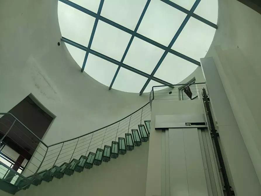 Immagine 20 di Capannone industriale in vendita  a Massa