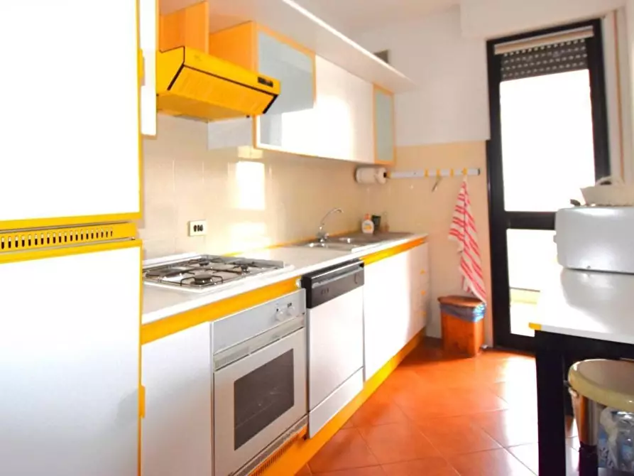 Immagine 2 di Appartamento in vendita  a Viareggio