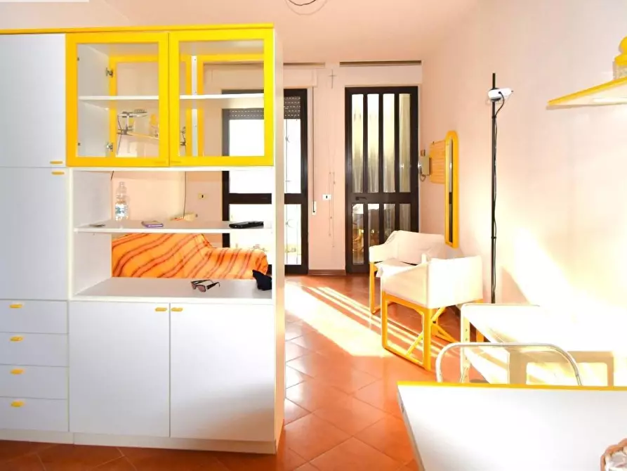 Immagine 10 di Appartamento in vendita  a Viareggio