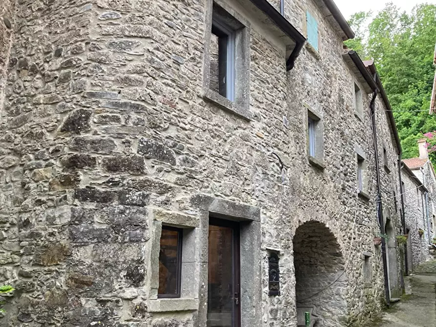 Immagine 1 di Appartamento in vendita  a Fivizzano