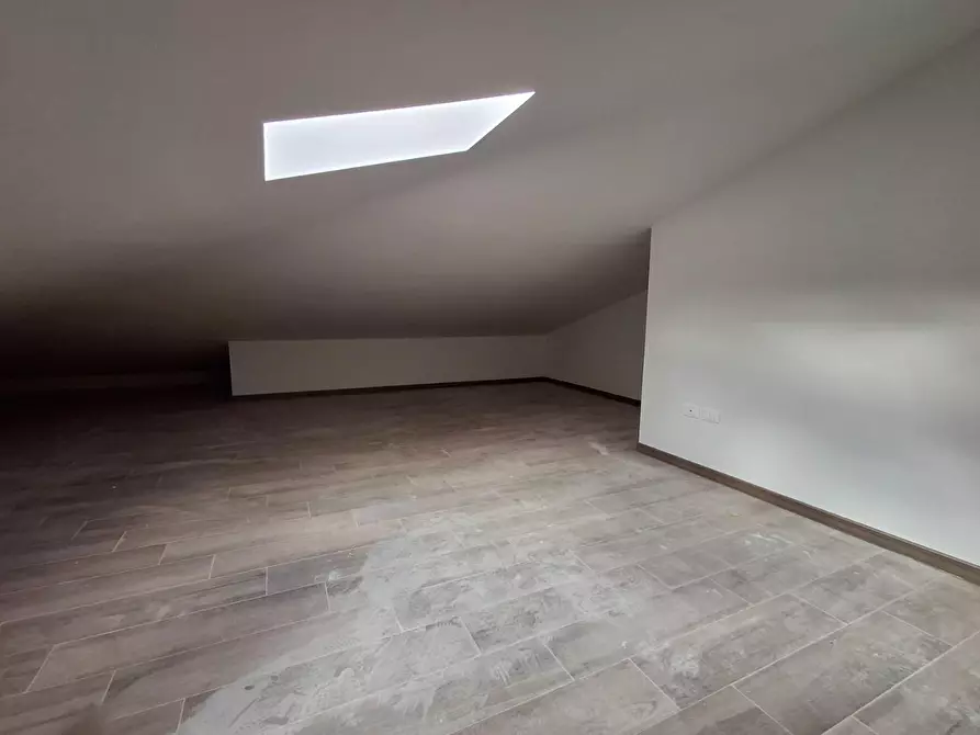 Immagine 10 di Appartamento in vendita  a Capraia E Limite