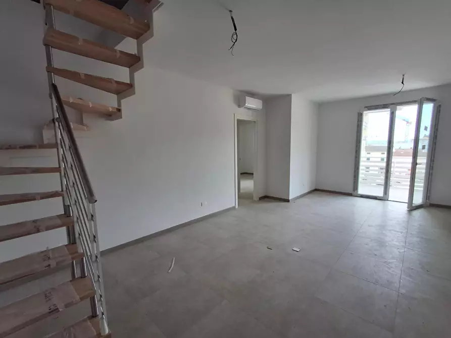 Immagine 2 di Appartamento in vendita  a Capraia E Limite