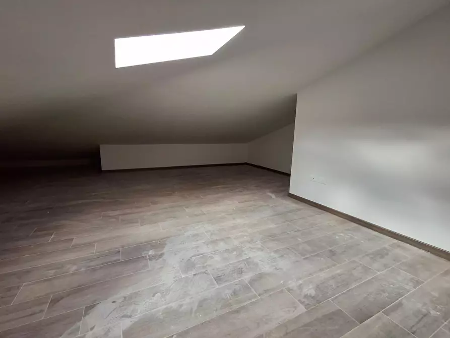 Immagine 11 di Appartamento in vendita  a Capraia E Limite