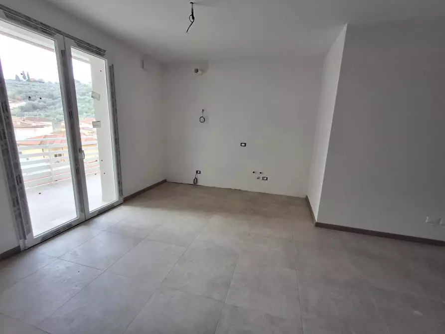 Immagine 9 di Appartamento in vendita  a Capraia E Limite