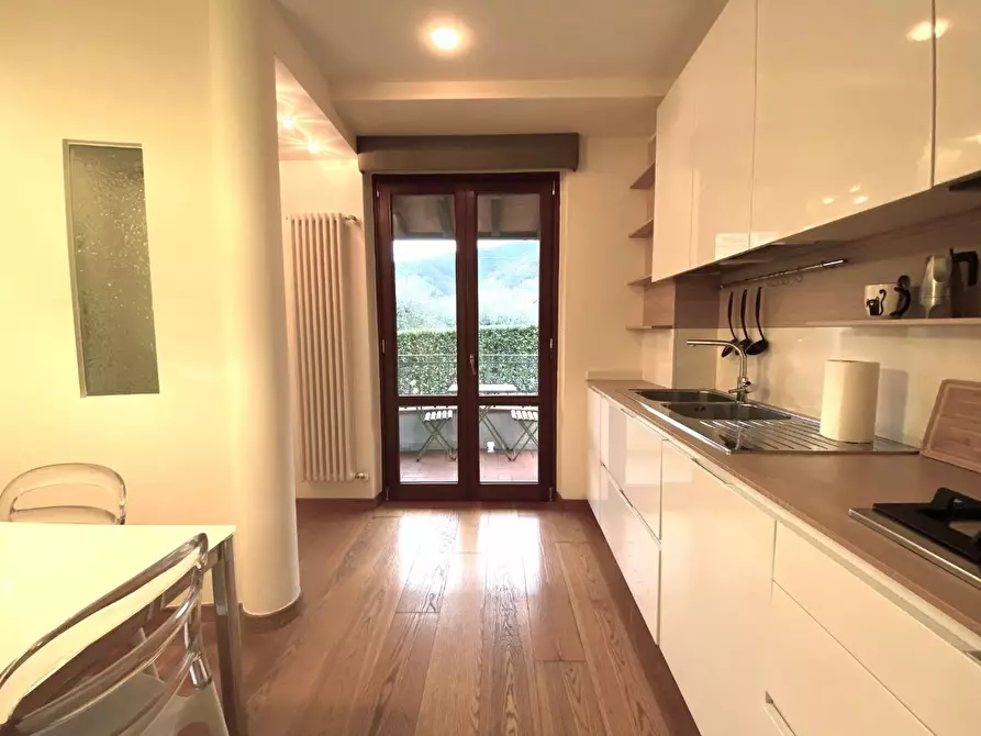 Immagine 4 di Appartamento in vendita  a Massa