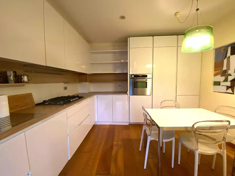 Immagine 1 di Appartamento in vendita  a Massa