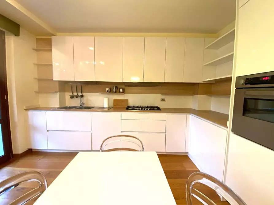 Immagine 5 di Appartamento in vendita  a Massa