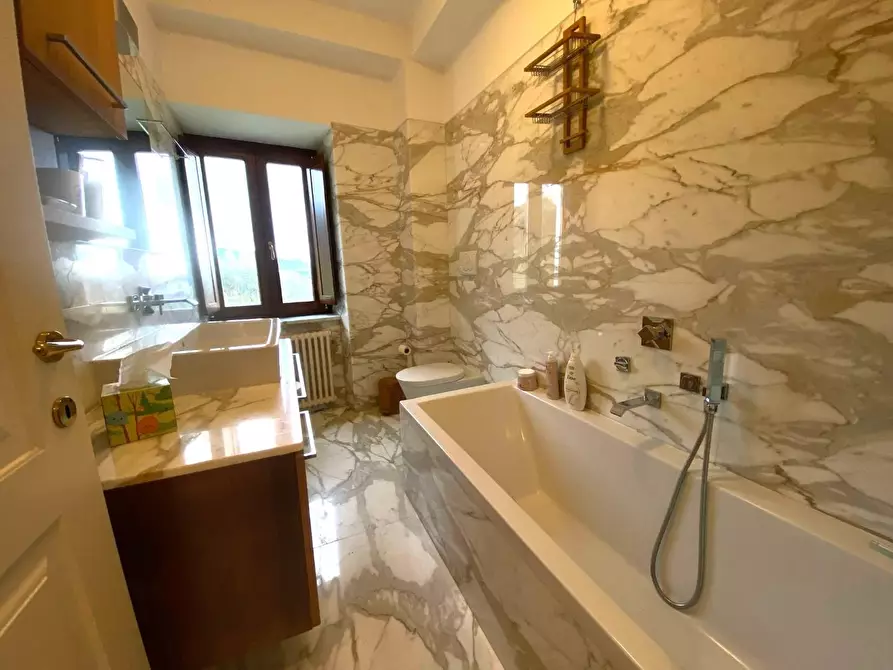 Immagine 11 di Appartamento in vendita  a Massa