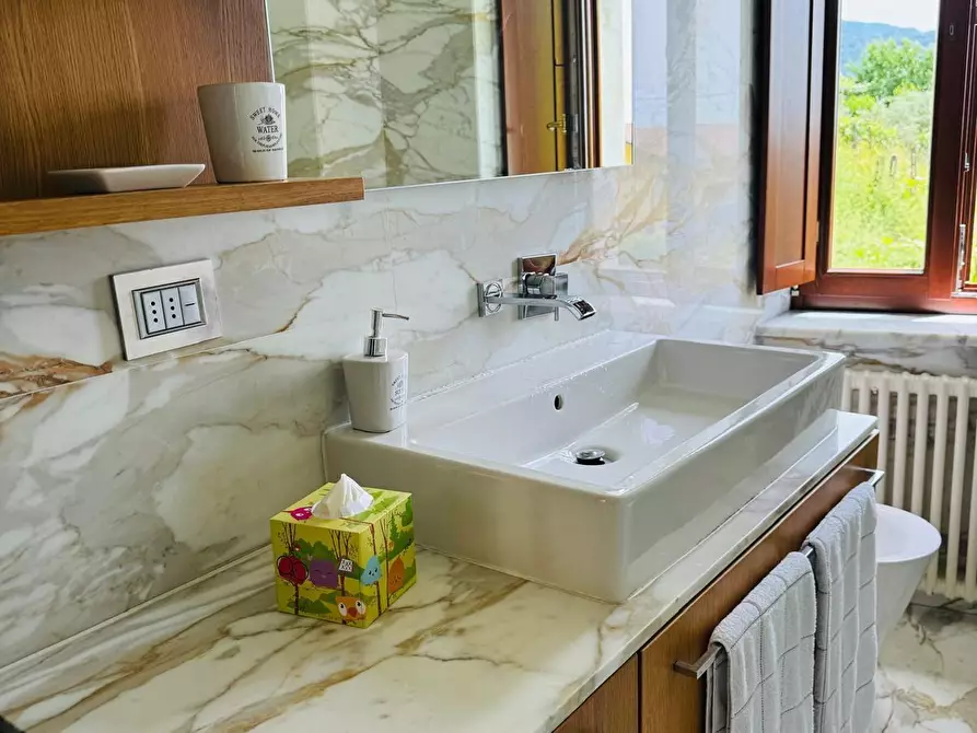 Immagine 26 di Appartamento in vendita  a Massa