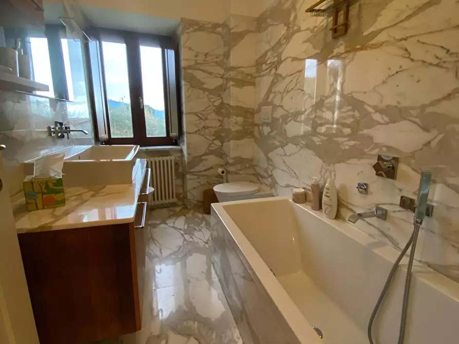 Immagine 24 di Appartamento in vendita  a Massa