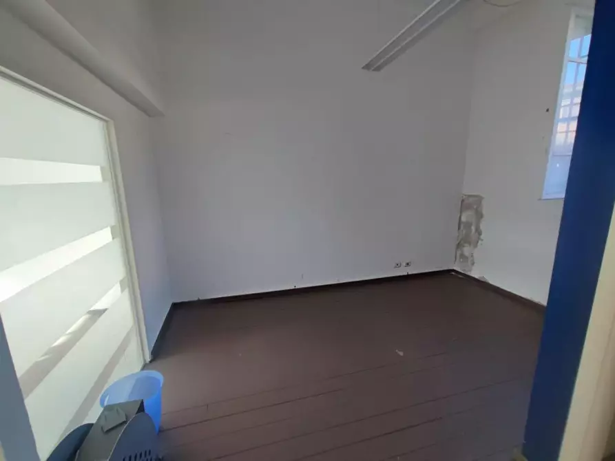 Immagine 3 di Locale commerciale in affitto  a Palaia