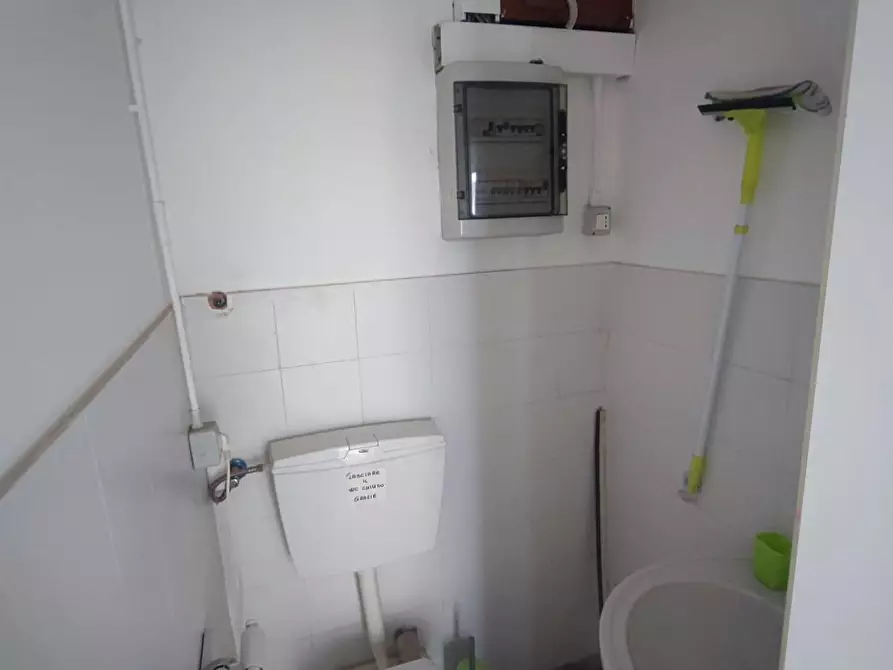 Immagine 9 di Locale commerciale in affitto  a Palaia